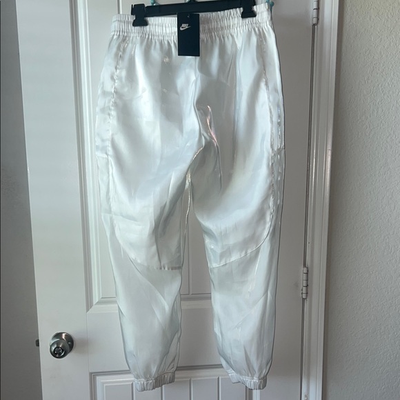Nike Women’s White Jogger Pants - Picture 3 of 4